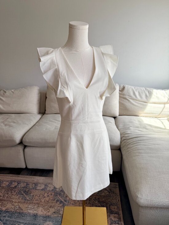 French Connection Dresses & Skirts - White Ruffle Sleeve Mini Dress Size 6 (Fits 4) Flutter Sleeve Keyhole